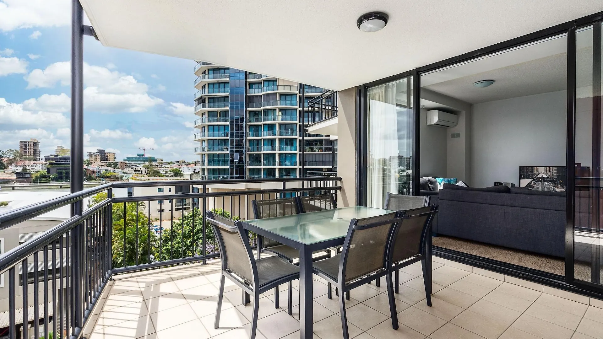 The Docks On Goodwin Aparthotel Brisbane
