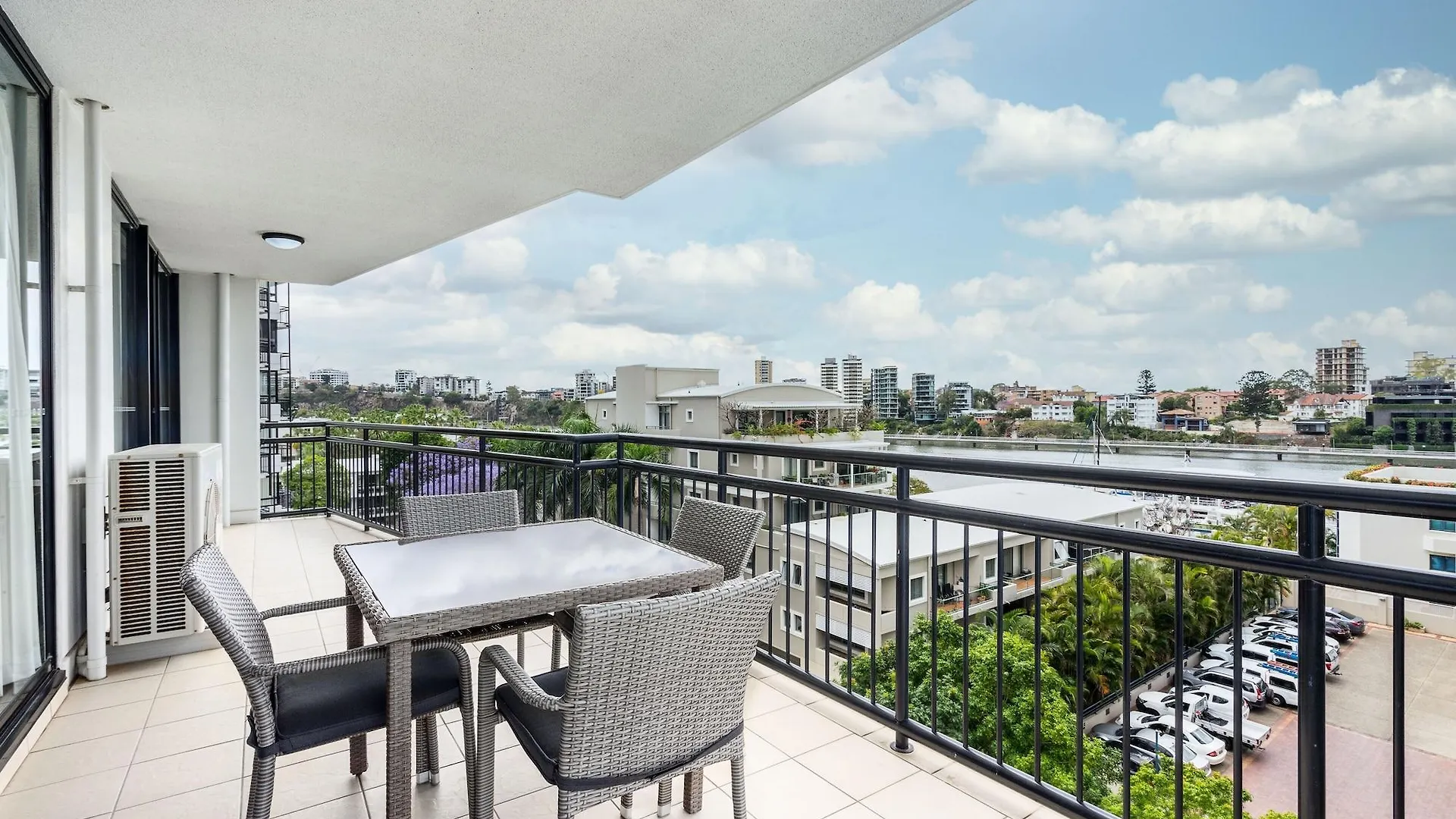 The Docks On Goodwin Aparthotel Brisbane