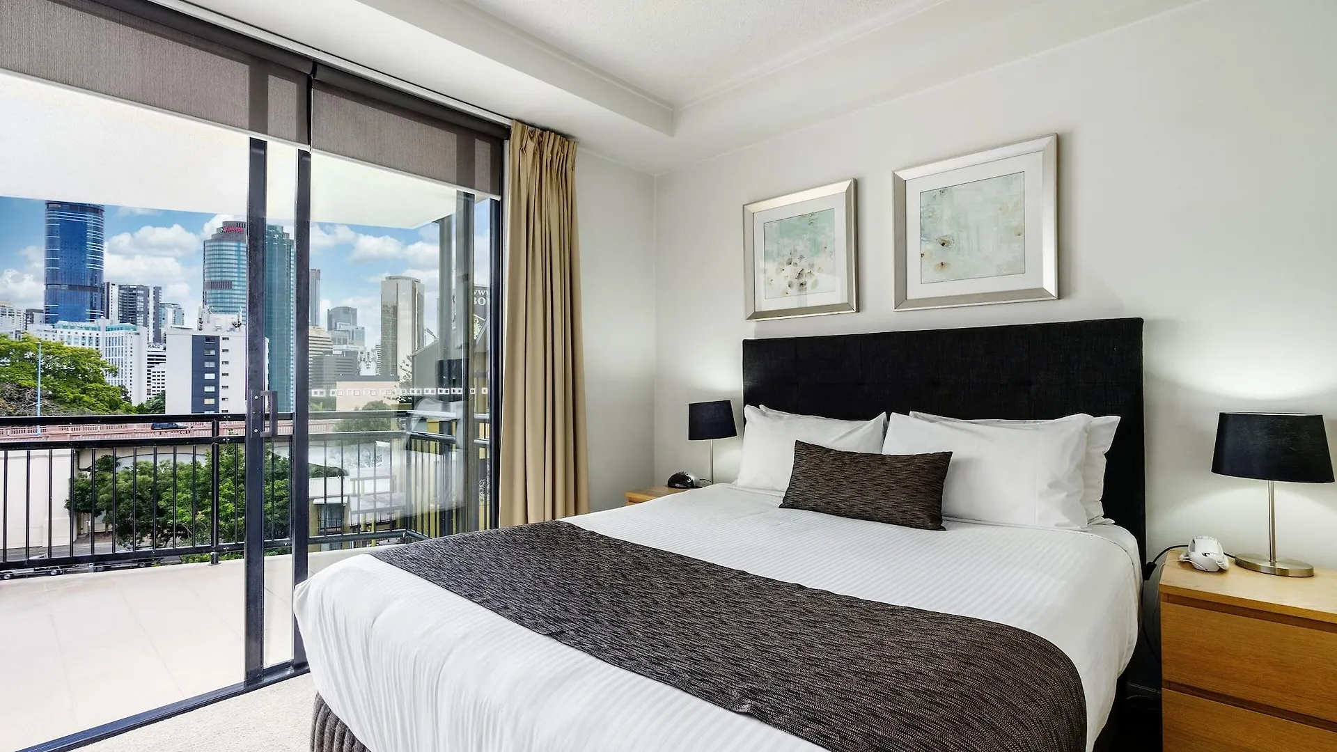 The Docks On Goodwin Aparthotel Brisbane 4*,  Australia