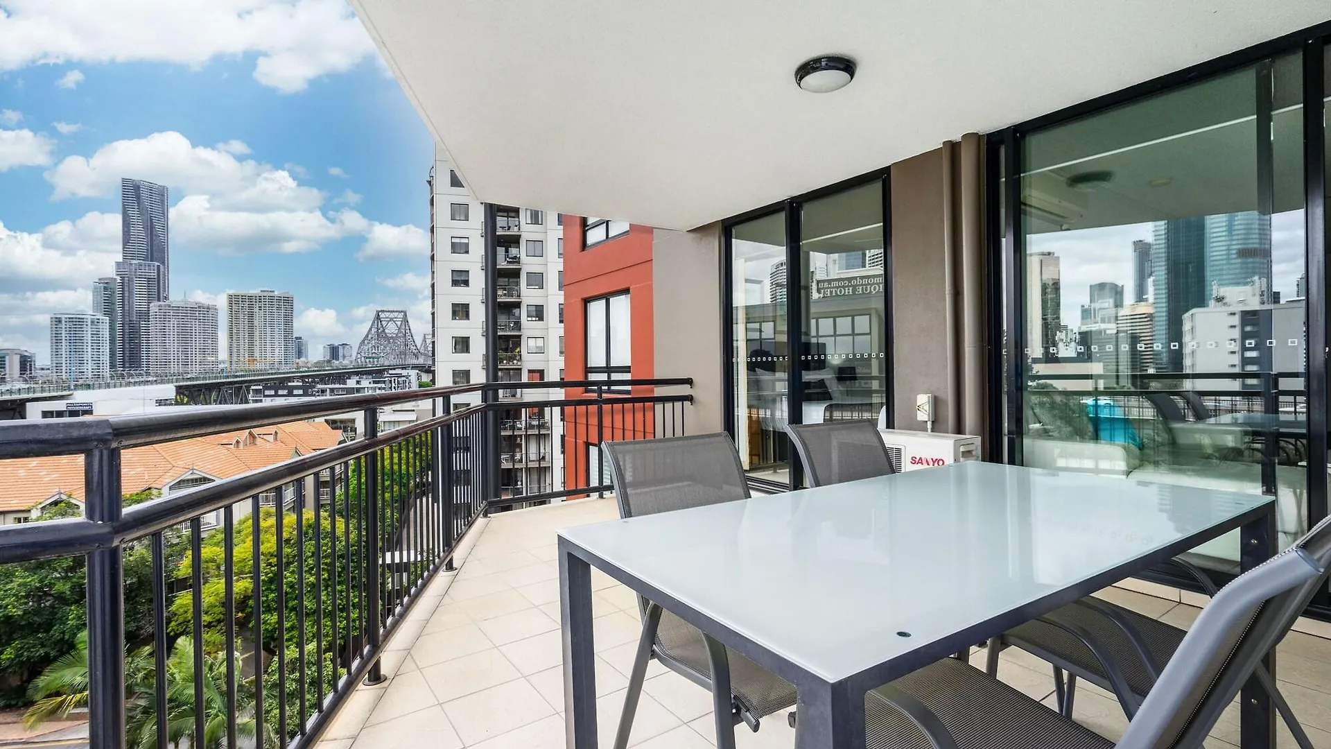 The Docks On Goodwin Aparthotel Brisbane