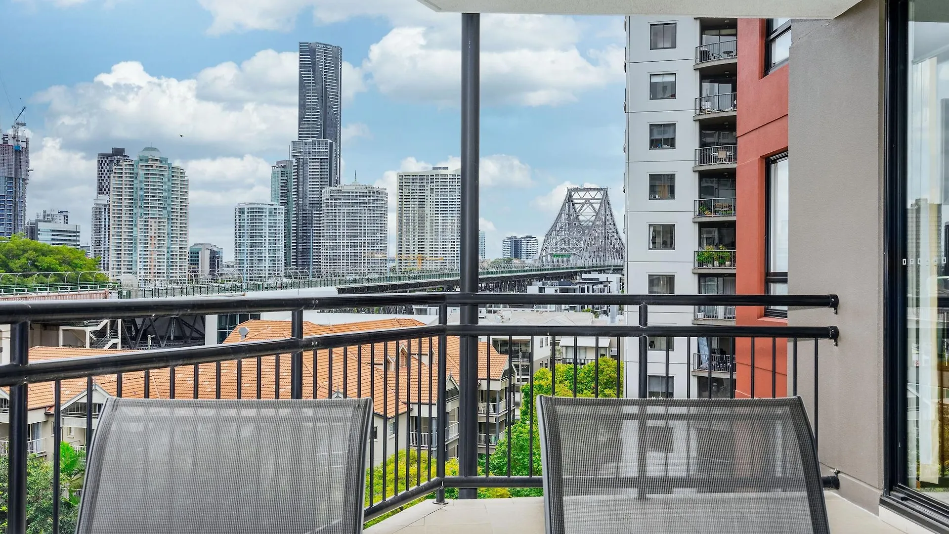 The Docks On Goodwin Aparthotel Brisbane Australia